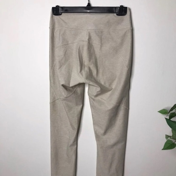 SOLD❌Outdoor voices 7/8 oatmeal leggings - Picture 6 of 8